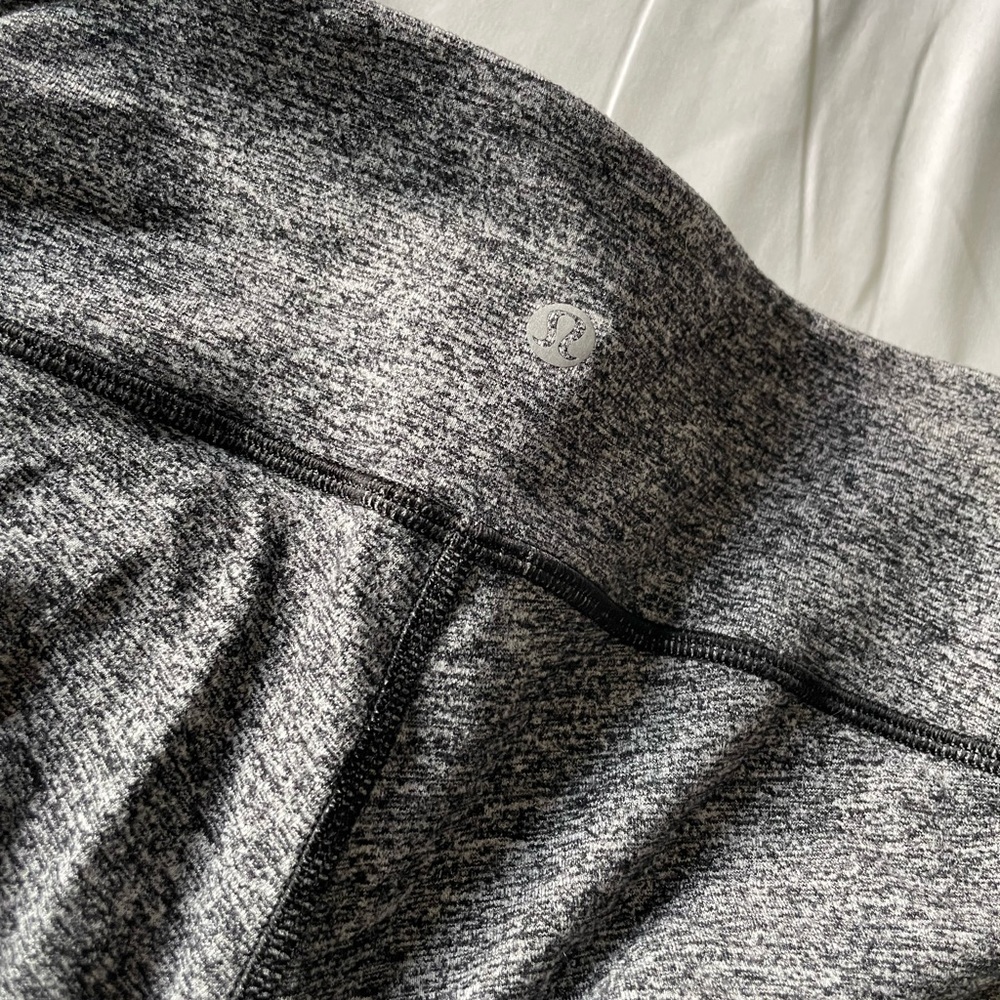 Lululemon (4) Gray leggings